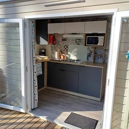 Mobil A Dans Les Landes Pres De La *