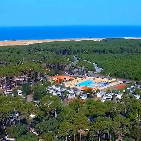 Mobil A Dans Les Landes Pres De La Campsite *