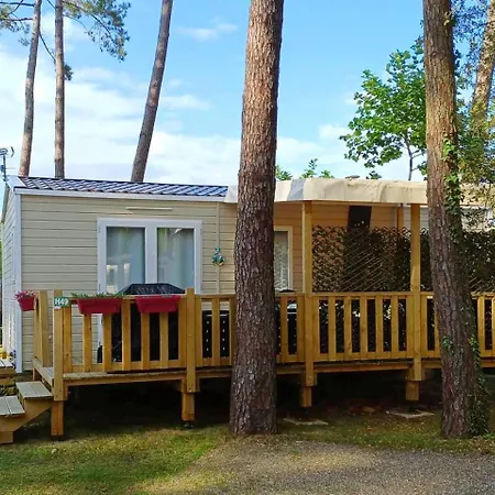 Mobil A Dans Les Landes Pres De La Campsite *